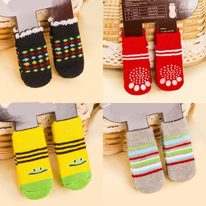 GeckoCustom Winter Warm Dog Socks Cute Cartoon Anti Slip Skid Pet Shoes Socks 4Pcs Soft Breathable Paw Protector for Small Puppy Cat Dogs