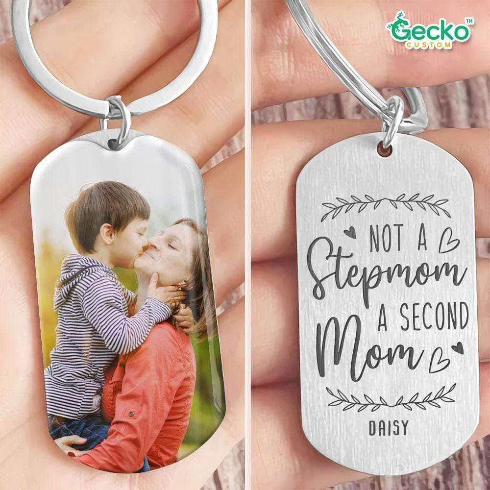 GeckoCustom A Second Mom Step Mother Family Metal Keychain HN590 No Gift box / 1.77" x 1.06"