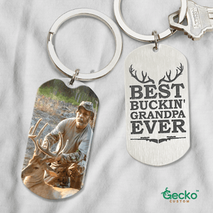 GeckoCustom Best Buckin' Grandpa Ever Custom Name Hunter Metal Keychain HN590 With Gift Box (Favorite) / 1.77" x 1.06"