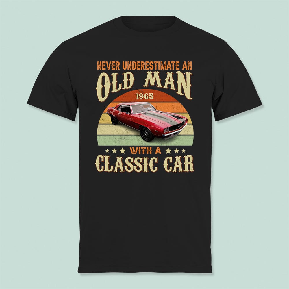 GeckoCustom Custom Photo Never Underestimate An Old Man With A Classic Car Shirt N304 HN590 Basic Tee / Black / S