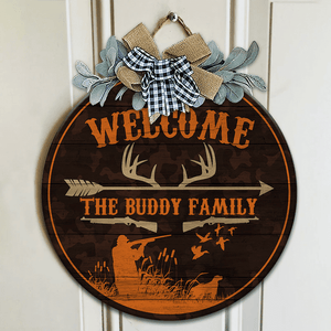 GeckoCustom Welcome To Hunter's Home Hunting Wood Sign, Hunting Gift, Round Wood Sign HN590 12 Inch